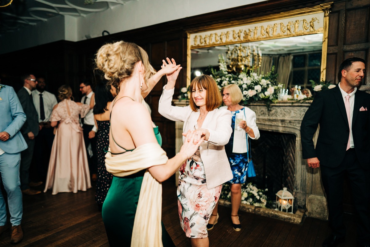 dancing at east well manor wedding