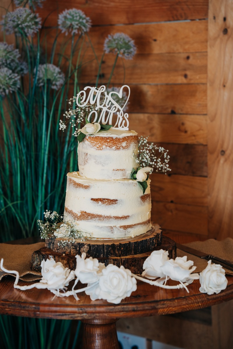 wedding cake at crown lodge