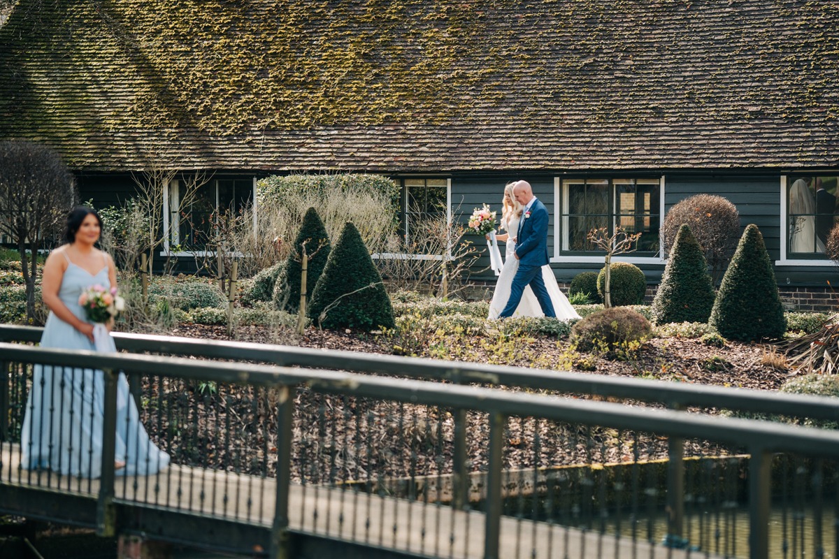 bride and dad arrival at The Orangery